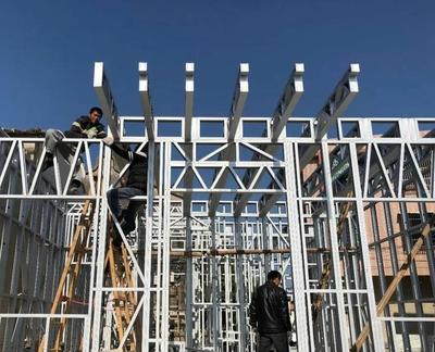 建房子別用水泥了 外國(guó)大部分房子改用這種材料，堅(jiān)固又抗震